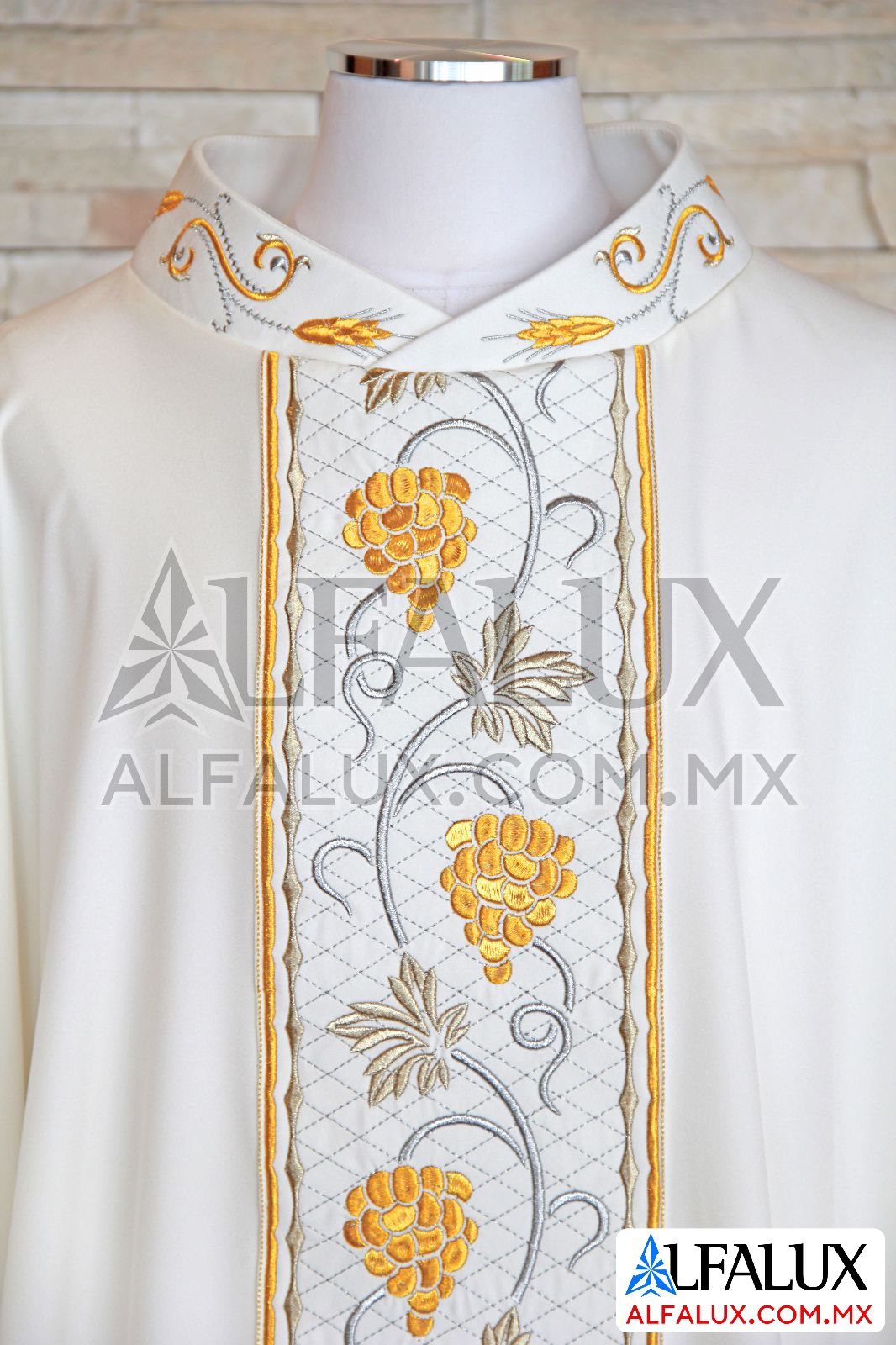 03 UVAS Casulla Alfalux Laterales Perla ClloBord 33 (4)